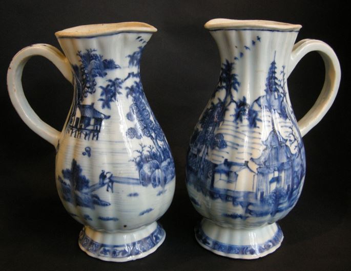 Pair ewers porcelain blue and white - Qianlong period | MasterArt